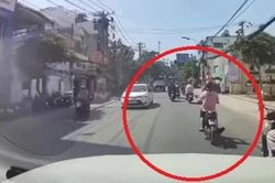 Clip: Gặp nữ tài xế xi nhan ngược hướng, tài xế ô tô 'kiên nhẫn' tránh tai họa