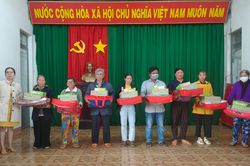 Chư Pưh: Tặng quà Tết cho người nghèo, người có hoàn cảnh khó khăn tại xã Ia Le