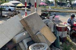 Cuối năm, rác thải cồng kềnh tuồn ra phố