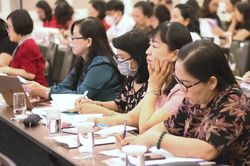 Đổi mới để giáo viên sống được với nghề