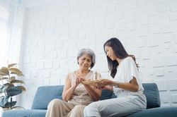 Chăm sóc dinh dưỡng người cao tuổi: bỏ công không bằng đúng cách
