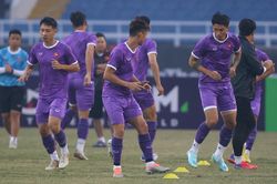 Tuyển Việt Nam luyện 'tuyệt chiêu' chờ quyết đấu Malaysia