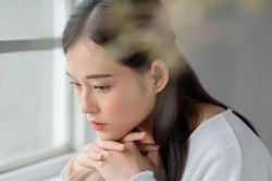 Tôi từng giúp bạn 100 triệu, khi tôi túng thiếu, bạn tặng lại một câu chua chát