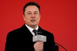 Elon Musk khó vay mượn
