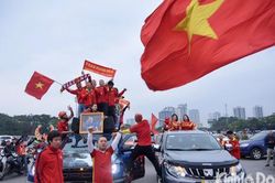 Mỹ Đình: Hàng nghìn CĐV 'tiếp lửa' cho ĐT Việt Nam