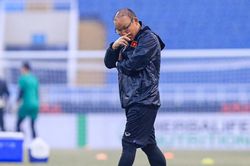 Tuyển Việt Nam gian nan nhiệm vụ kép