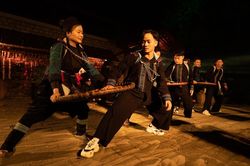 Vở diễn thực cảnh 'The Mong show - Sa Pa lặng lẽ yêu': 'The Mong show…' - Diễn mà như không diễn