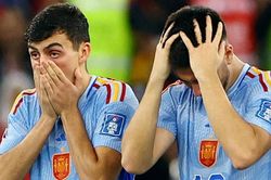 Barcelona nhìn từ World Cup 2022: Chuyền bóng đến thất bại