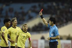 Nguyên trọng tài FIFA giải thích về quả penalty của tuyển Việt Nam