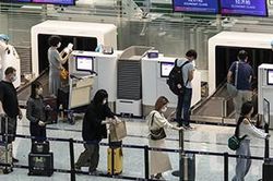 Trung Quốc mở cửa du lịch: Khách quốc tế miễn cách ly, chỉ cần xét nghiệm âm tính
