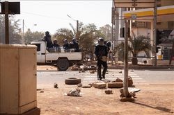 10 người thiệt mạng do xe buýt đâm trúng mìn tại Burkina Faso