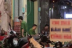 Khám nghiệm hiện trường vụ người đàn ông nghi tự tử bằng súng