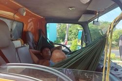 Sóc Trăng: Xe chờ vào đăng kiểm xếp hàng dài hơn 1km ngoài đường