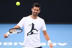 Novak Djokovic tươi cười ở Adelaide, Rafael Nadal tràn đầy động lực đấu đại kình địch ở Australian Open