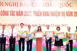 Ban Tuyên giáo Trung ương trao bằng khen cho Khoa Báo chí và Truyền thông