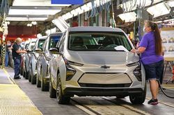 Xe ôtô điện và hybrid bắt buộc phải lắp thêm thiết bị tạo tiếng ồn