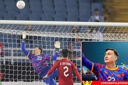 Bay nhảy như người nhện, thủ môn Văn Lâm được AFF Cup vinh danh