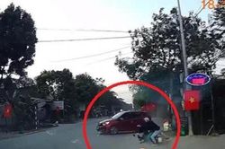Clip: Nữ tài xế bẻ lái cực nhanh, ô tô vẫn bị xe sang Mercedes tông văng