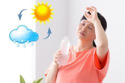 Phòng bệnh đường hô hấp cho người cao tuổi khi trời lạnh