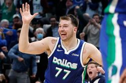 Luka Doncic được 'thưởng nóng' sau trận đấu kỷ lục