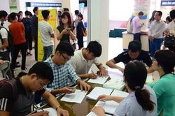 Người trẻ tích cực tìm việc làm thêm dịp Tết
