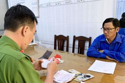 Lừa làm lễ 'thay cung đổi mạng' để lừa tiền nhiều người dân