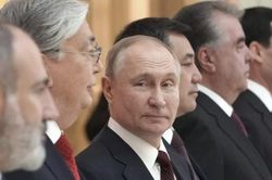 Tổng thống Putin tặng nhẫn vàng cho các đồng minh