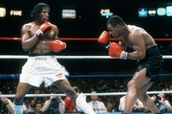 'Bản lĩnh thép' Mike Tyson: 4h sáng tái đấu 'Trùm' giang hồ và lại thắng