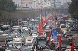 Cửa ngõ Hà Nội ùn tắc cục bộ trong ngày làm việc cuối cùng năm 2022