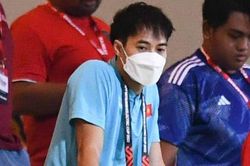 Nhận án treo giò, Văn Toàn lặng lẽ trên khán đài cổ vũ tuyển Việt Nam
