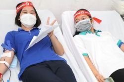 Sinh viên Trường ĐH Giao thông vận tải hiến máu Chủ nhật Đỏ dịp cuối năm