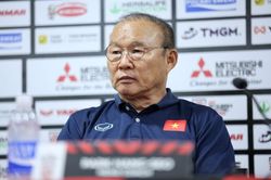 HLV Park Hang Seo: Tuyển Việt Nam không lo mất ngôi đầu bảng