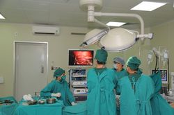 Hai bệnh nhân cao tuổi bị phổi đông đặc sau một thời gian mắc COVID-19