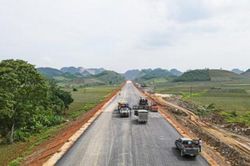 Thủ tướng đặt câu hỏi về tiêu cực trong chỉ định thầu cao tốc Bắc - Nam