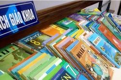 Kiến nghị xử lý trách nhiệm Bộ trưởng Giáo dục và Đào tạo trong in sách giáo khoa
