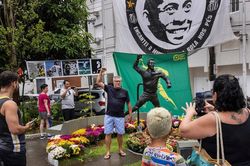 Brazil tổ chức quốc tang Pele ra sao ?