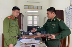 Vận động người dân giao nộp súng tự chế