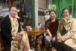 Chị ấy là ai ?