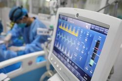 Sáng 31/12: Phòng chống dịch COVID-19 là ưu tiên hàng đầu dịp Tết, theo dõi chặt biến thể mới