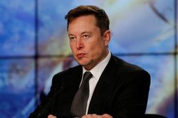 Elon Musk là người đầu tiên mất đến 200 tỷ USD trong một năm