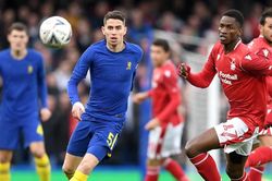 Nhận định, dự đoán Ngoại hạng Anh hôm nay 1/1: Chelsea hạ Nottingham, Tottenham vượt MU
