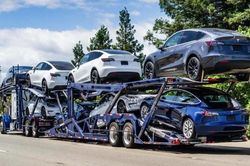 Khách hàng tố bị đại lý ép trả tiền trước nhưng không giao xe trong nhiều tháng trời