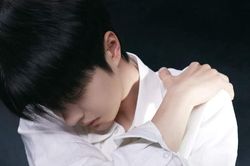Gala Giao thừa đài Đông Phương: Vương Nhất Bác ẩn ý nhớ nhung Tiêu Chiến?
