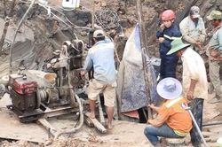Vụ bé trai bị lọt vào trụ bê-tông: 'Còn nước còn tát'