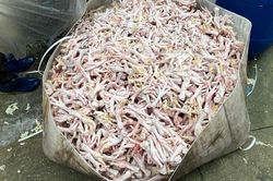 Xử phạt 23 triệu đồng với cơ sở kinh doanh chân gà bẩn