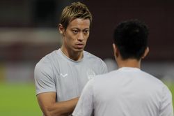 HLV Polking khen ngợi Keisuke Honda