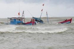 8 ngư dân Quảng Ngãi trôi dạt trên biển
