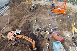 48 tiếng căng mình giải cứu bé 10 tuổi lọt xuống trụ bê-tông