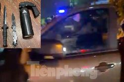Lái ô tô có nồng độ cồn còn 'thủ' dao, bình xịt hơi cay