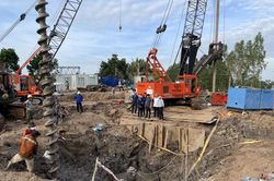 Hỗ trợ khẩn cấp cứu bé trai bị lọt vào ống bê tông sâu 35m